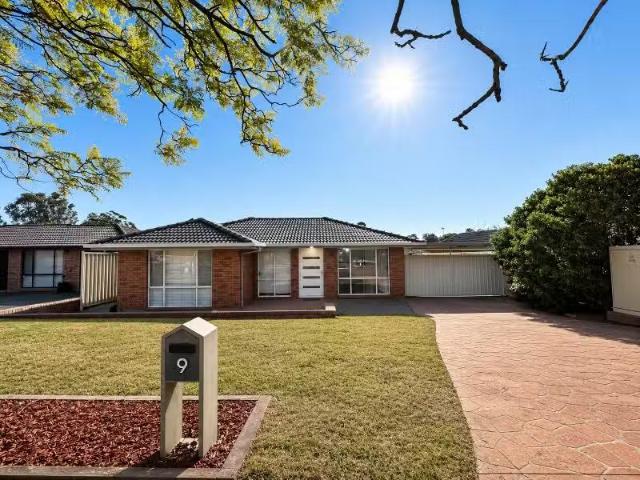 9 Eskdale Close, NARELLAN VALE House for rent Listed by Team.