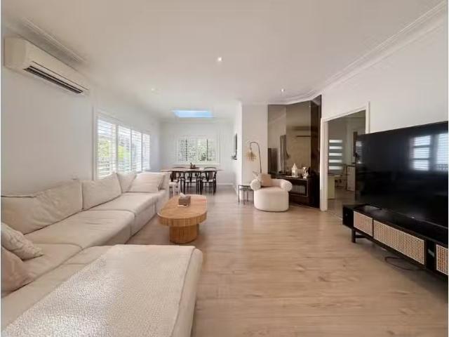 9 Faye Avenue, Blakehurst House for rent Listed by Josiah Mon.