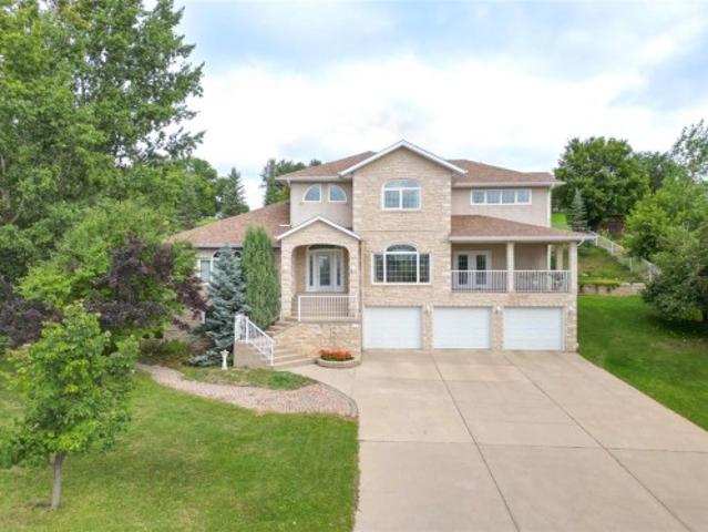 9 Galbraith Crescent, Brandon, MB, R7A 6V4 Luxury House for sale | Listing ID 202621 | Royal LePage Carriage Trade Luxury Properties