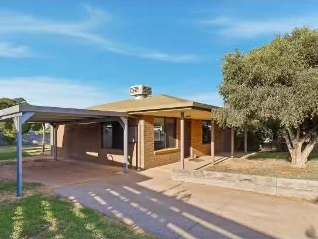9 Gallipoli Street, Corowa House for rent Listed by Chloe Sta.