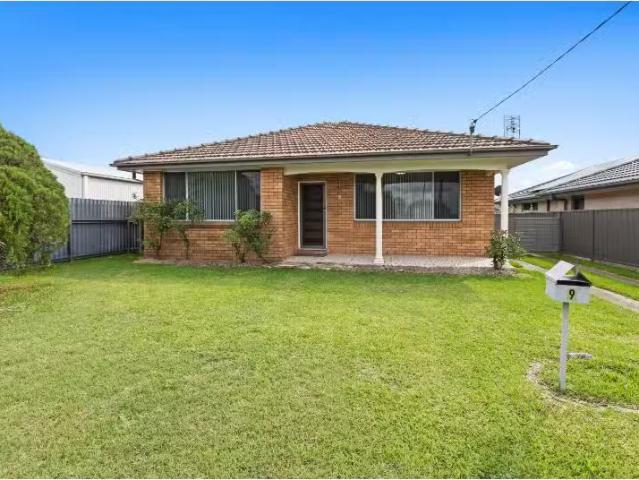 9 George Street, TELARAH House for rent Listed by Kaye Billet.