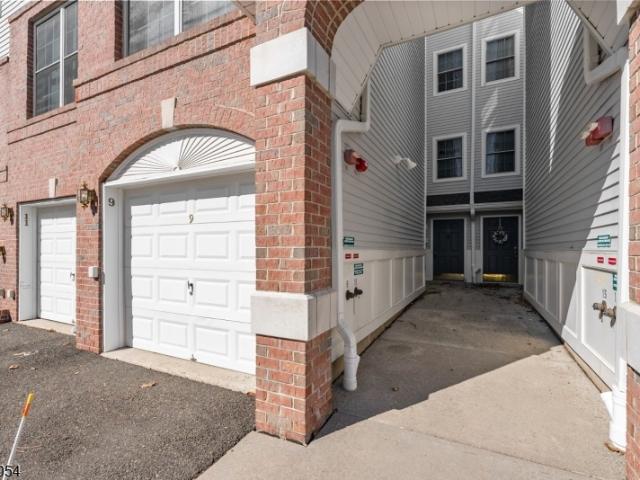 9 Goffle Brook Ct
