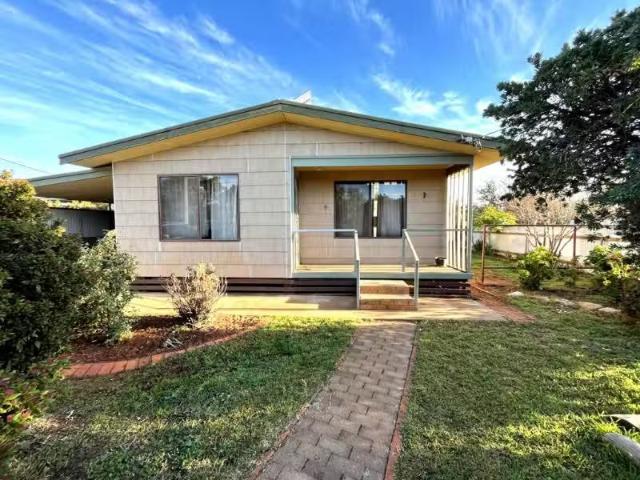9 Grattan Street, HILLSTON House for rent Listed by Elysia Ho.