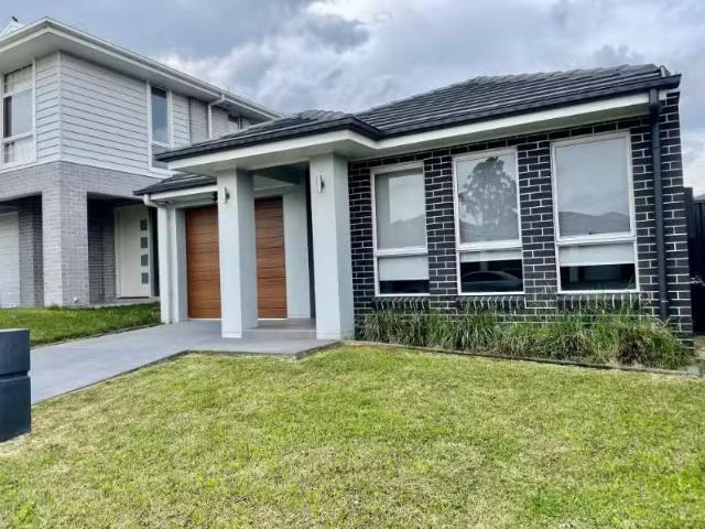 9 Greenhouse Street, AUSTRAL House for rent Listed by Tony a.