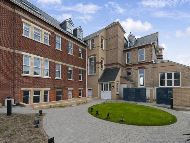 9 Greenhill, Weymouth 2 bed apartment to rent £1,450 pcm £335 pw