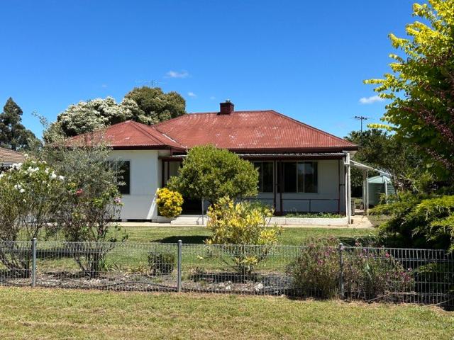 9 Hamilton Street Culcairn includes mowing once a month