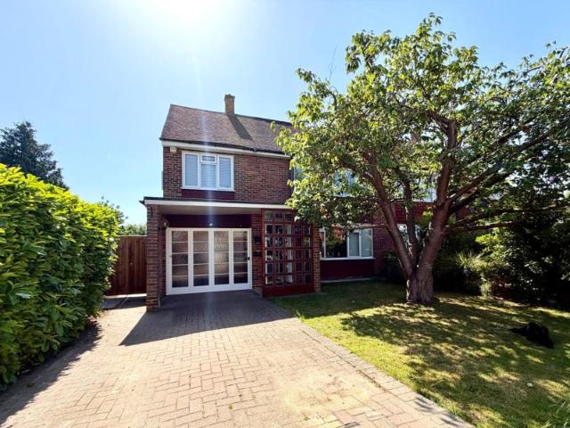 9 Hanworth Lane, Chertsey 4 bedrooms Property for lettings Seymours