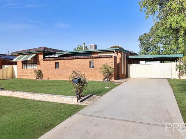 9 Harrier Parade, TAMWORTH NSW 2340