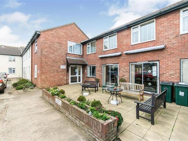 9 Havencroft Court, North Street CO14 1 bed retirement property to rent £975 pcm £225 pw