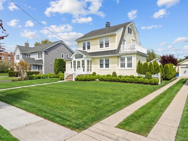 9 Hendrickson Avenue