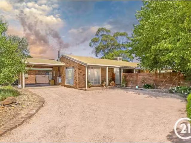 9 Hillview Avenue, Moama House for rent Listed by Emily Marti.