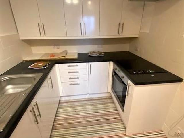 9 Homepalms House, Brunswick Square, Torquay TQ1, 2 bed flat to rent, £1,000 pcm | PrimeLocation