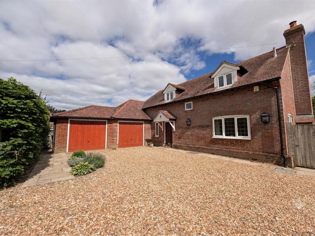 9 HP17, 3 bed detached house to rent, £2,200 pcm | PrimeLocation