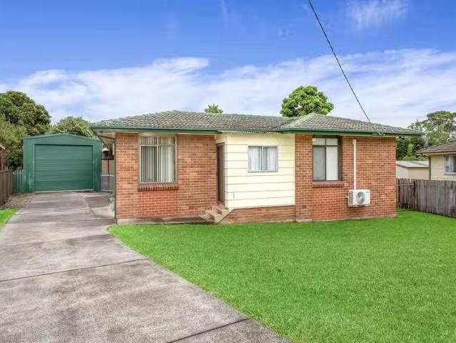 9 Kimbarra Crescent, Koonawarra, NSW 2530 House for Rent