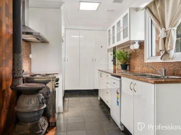 9 Kimberly CescentFairfield West NSW 2165, Australia