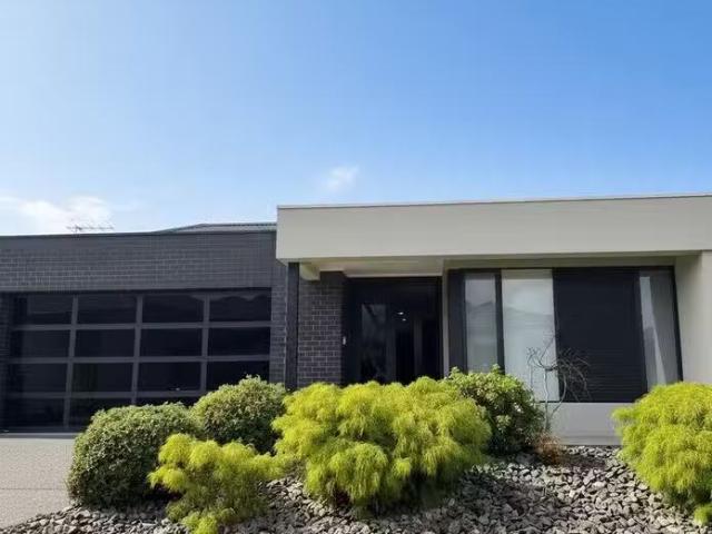 9 Lusitano Street, Taylors Lakes, VIC 3038