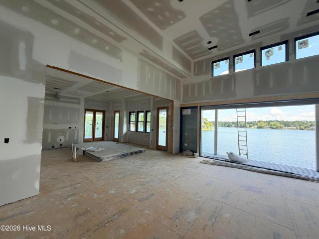 9 Lake Side Court