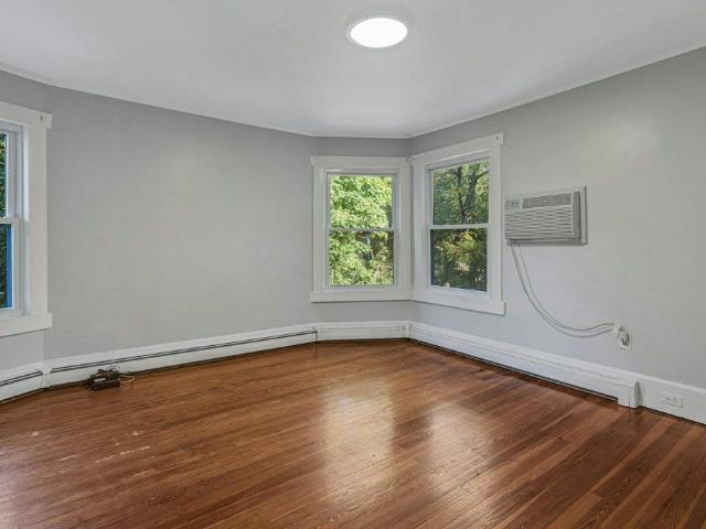 9 Laurel Place, Montclair, United States, NJ