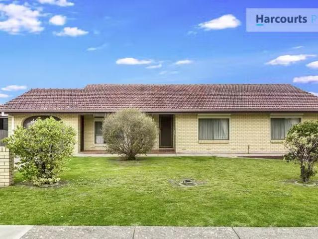 9 Lepena Crescent, HALLETT COVE, SA 5158 House for Rent