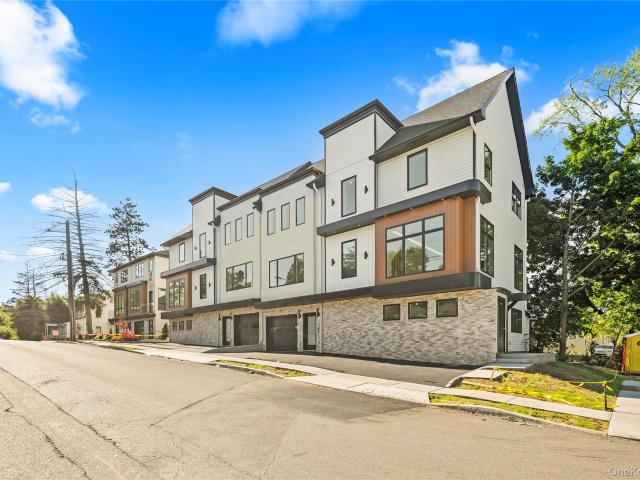 9 Lincoln Street 201