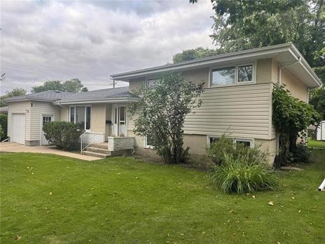 9 Linden Boulevard, Brandon, MB, R7B 1C1 house for sale | Listing ID 202622 | Royal LePage