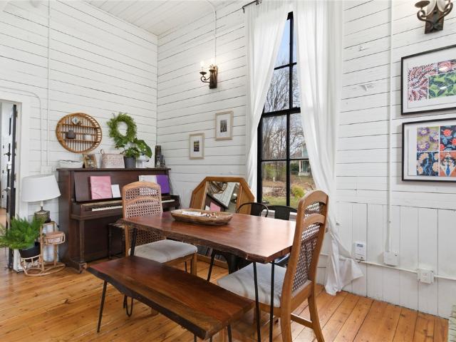 9 Locust Avenue