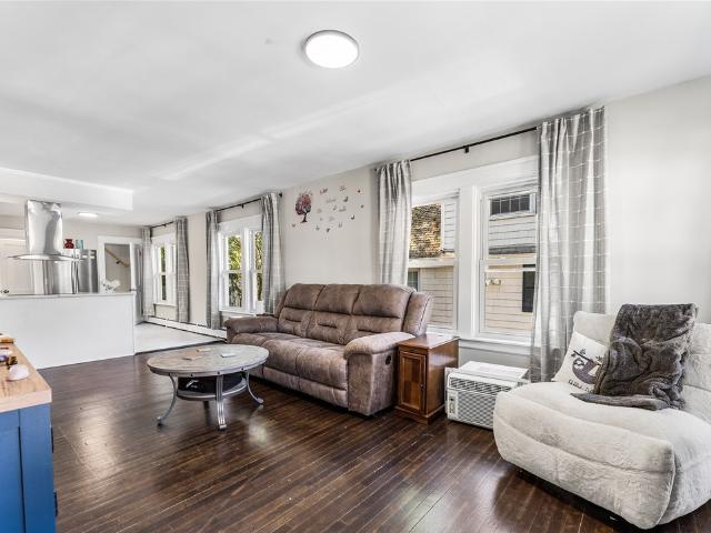 9 Lookout Avenue