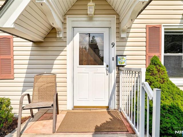 9 Long Avenue