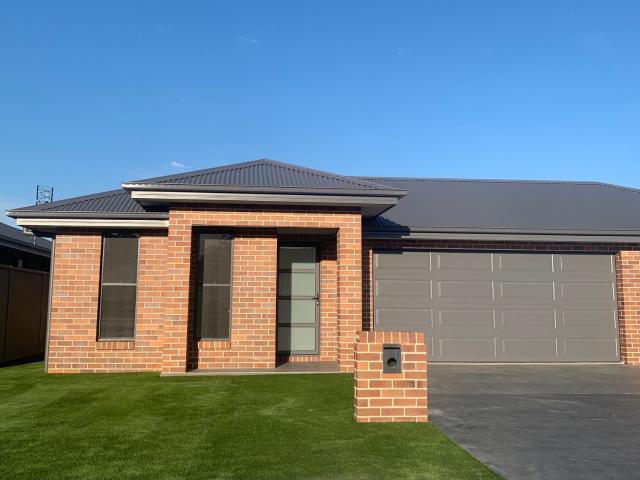 9 Palomino Place, TAMWORTH NSW 2340