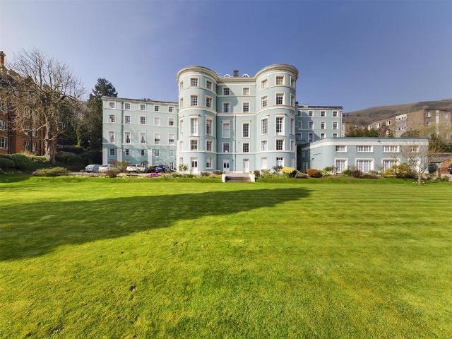 9 Park view, 33 Abbey Road, Malvern 2 bed apartment to rent £995 pcm £230 pw