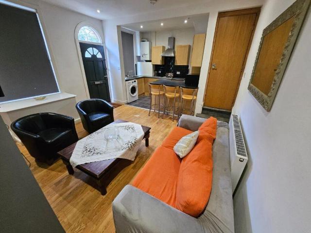 9 Pennington Street, Woodhouse. 4 bed terraced house to rent £1,560 pcm £360 pw