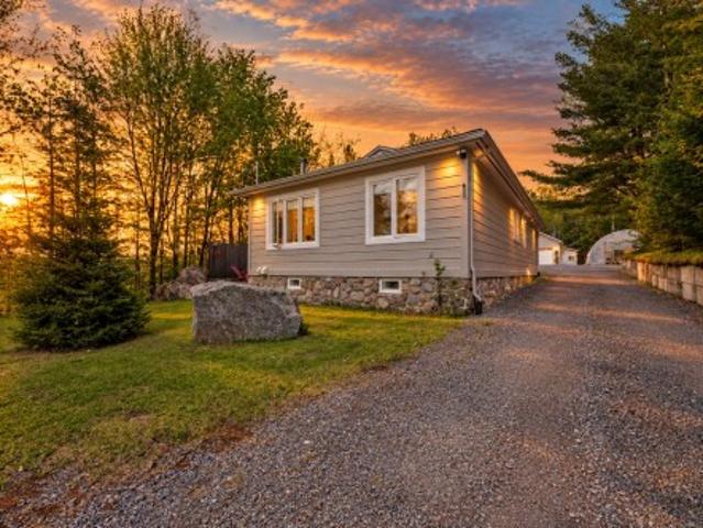 9 Rue Des Horizons, Mont Blanc, QC, J0T 2G0 house for sale | Listing ID 25861 | Royal LePage
