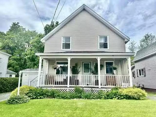 9 Rue Stewart, Stanstead Ville, QC, J0B 3E0 house for sale.