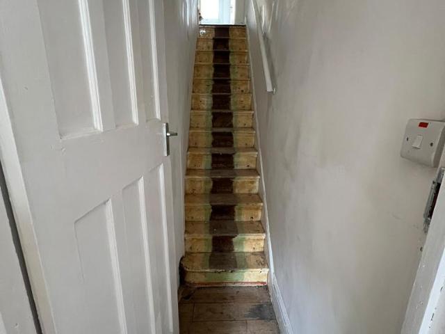9 Rectory Road, London E12 2 bed flat to rent £1,800 pcm £415 pw