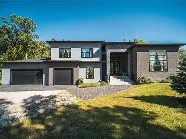 9 River Oak Cr, St Andrews, MB, R1A 2V7 Luxury House for sal.