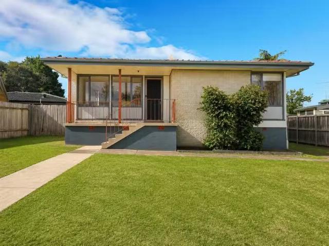 9 Riverside Drive, AIRDS House for rent Listed by Team Radzie.