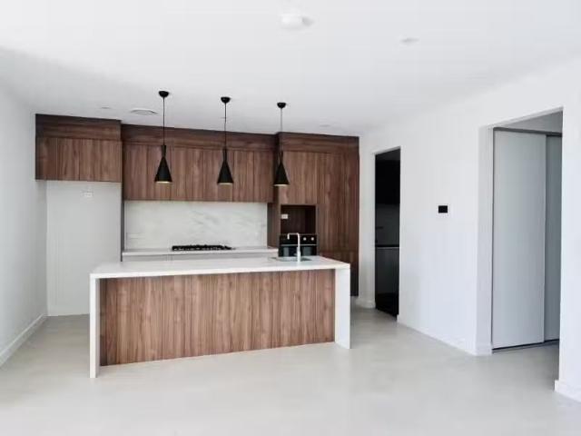 9 Rowcliff Circuit, LOCHINVAR House for rent Listed by Tom Cr.