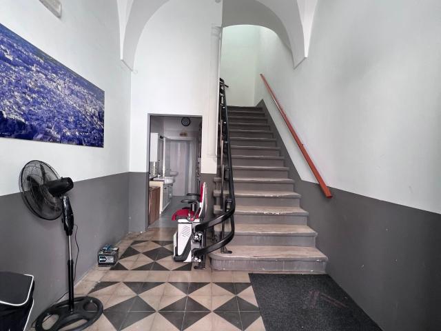 9 stanze in affitto