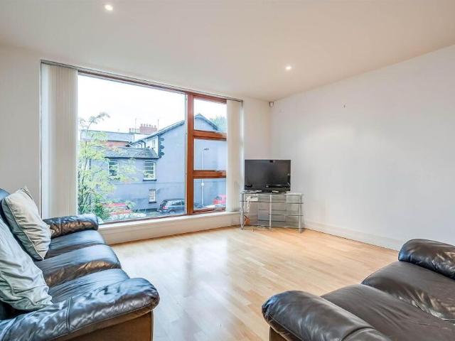 9 Stratfield House, Wellington Park Terrace, Belfast, BT9 6DR