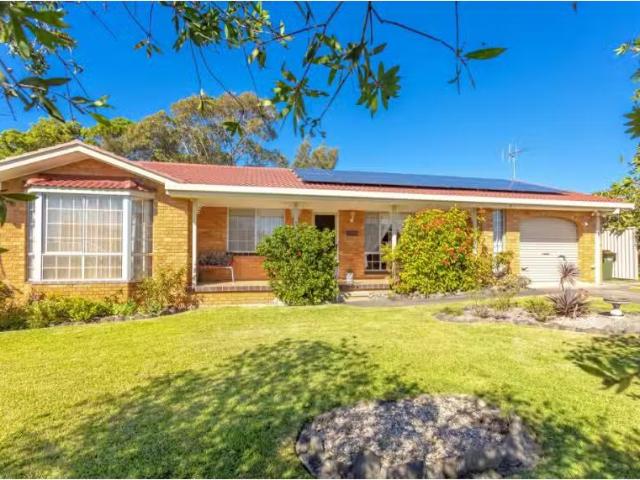 9 Suni Drive, OLD BAR House for rent Listed by Rebekah Zaslon.