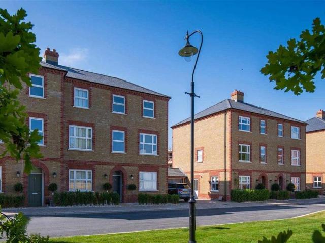 9 Sassoon Drive, London, EN4 0BT, United Kingdom | 4 bed duplex for rent #140398406 | Rentberry