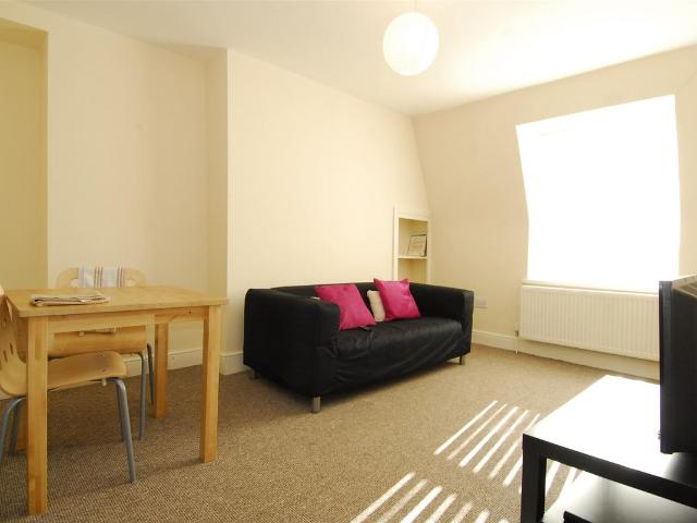 9 Seaton Avenue Flat 4, Plymouth PL4, 2 bed flat to rent, £715 pcm | PrimeLocation