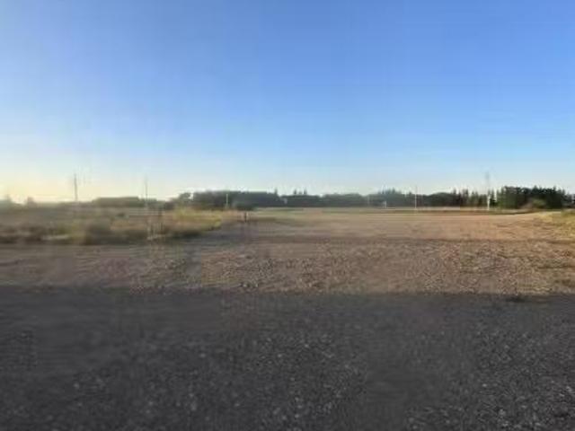 9 Sedgewick Avenue, Sedgewick, AB, T0B 4C0 commercial for sa.