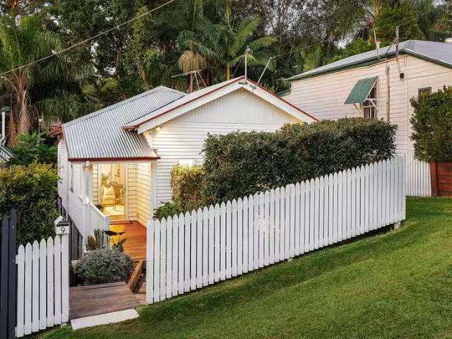 9 Shaw Street, Bardon, QLD 4065