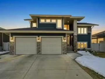 Lacombe, Alberta - Fireplace, Air conditioning