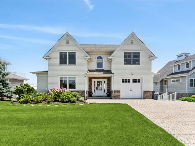 9 Shinnecock Rd, East Quogue, NY 11942 | MLS #885895