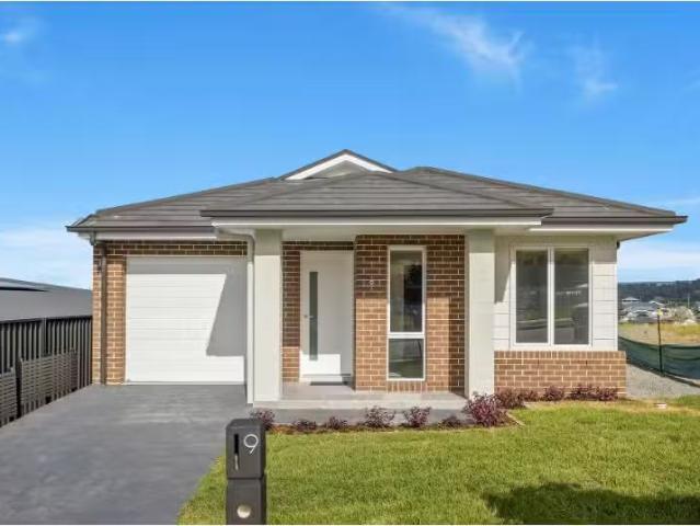 9 Sittella Street, Huntley House for rent Listed by Hannah Vi.