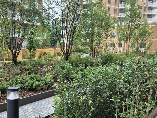 9 Southlake Road, London SE28 1 bed apartment to rent £2,400 pcm £554 pw