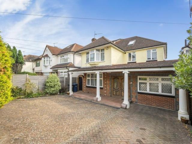9 Southway, London, N20 8EB, United Kingdom | 7 bed house for rent #130324030 | Rentberry
