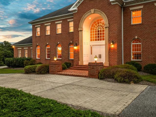 9 Springhill Farm Court